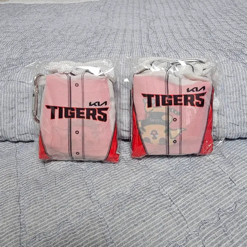 [BUNJANG] KIA Tigers KBO Baseball Uniform Mini Gym Sack & Mascot Shopping Bag Keyring / KIA 타이거즈 기아 유니폼 짐색 장바구니 키링 KBO 야구 롯데 빼빼로 콜라보 굿즈