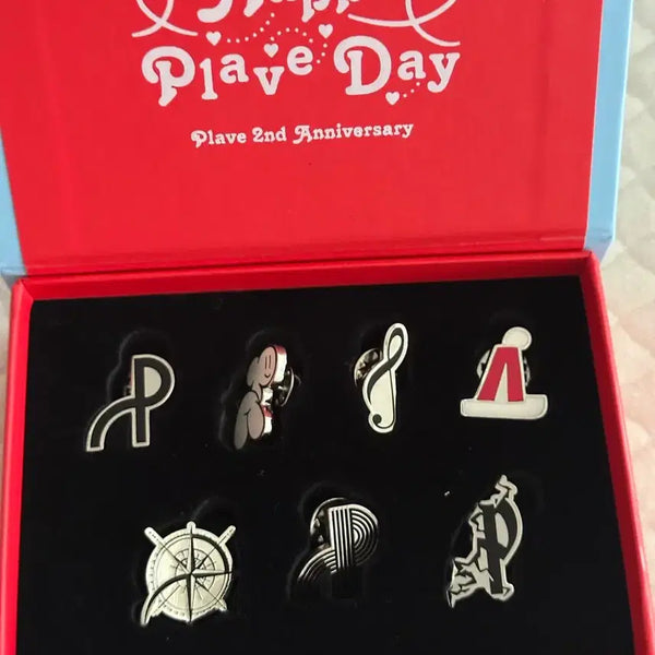 [BUNJANG] PLAVE 2nd Anniversary Badge Set / 플레이브 2주년 뱃지 세트
