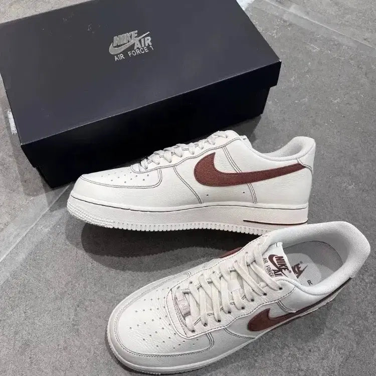 [BUNJANG] Nike Air Force 1 '07 LV8 Ivory Saddle Brown / 나이키 에어포스 1 '07 LV8 아이보리 새들 브라운