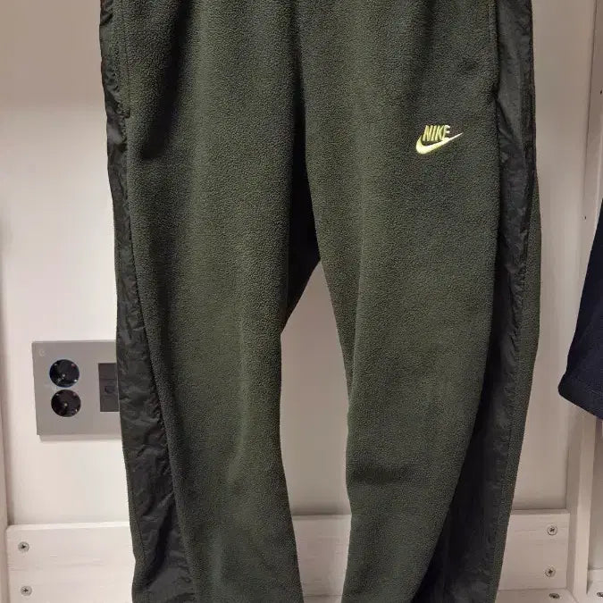 [BUNJANG] Nike Fleece Jogger Pants (Khaki, Size M) / 나이키 폴리스 조거팬츠 팝니다(상태 초A급)