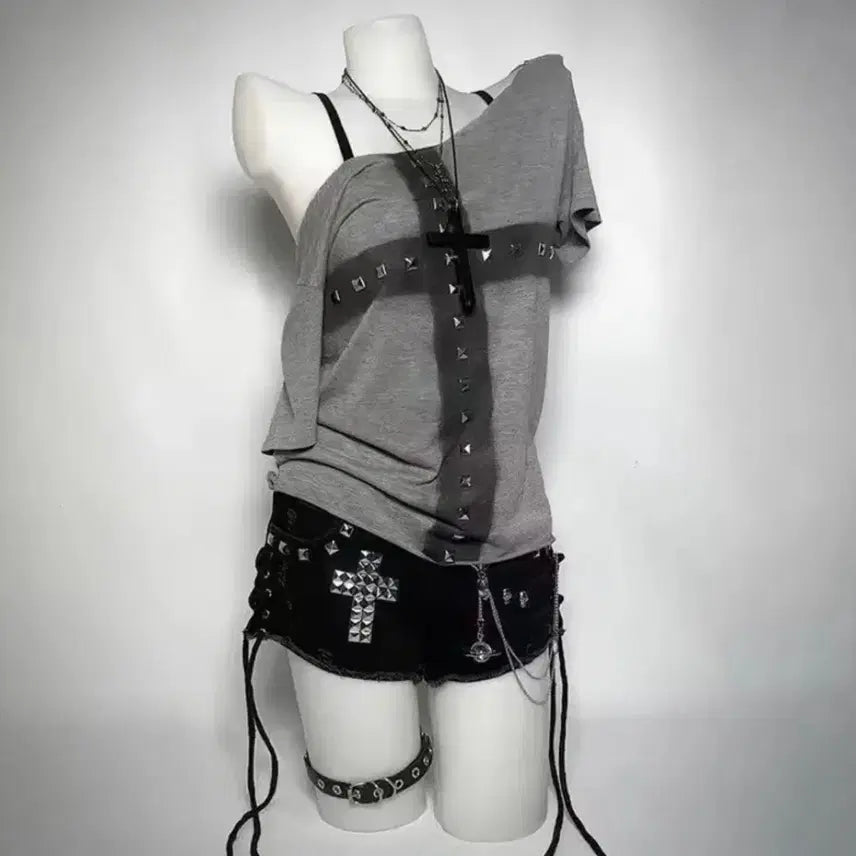 [BUNJANG] Y2K Gothic Studded Cross Print Off-Shoulder Short Sleeve T-Shirt - Grey / y2k 고딕 스터드 크로스 프린트 오프숄더 반팔 티셔츠 그레이