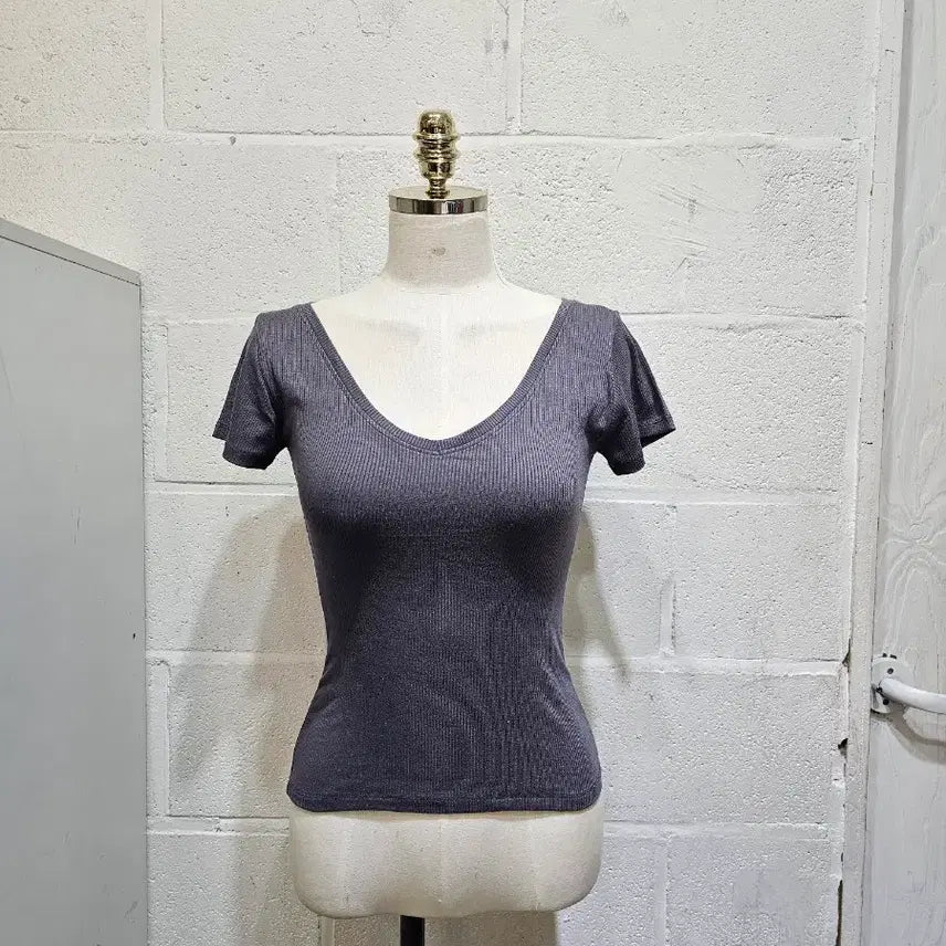 [BUNJANG] Ribbed Knit V-Neck Wide Short Sleeve T-Shirt - Charcoal / 허리라인 찰랑 와이드 브이넥 골지 반팔- 차콜