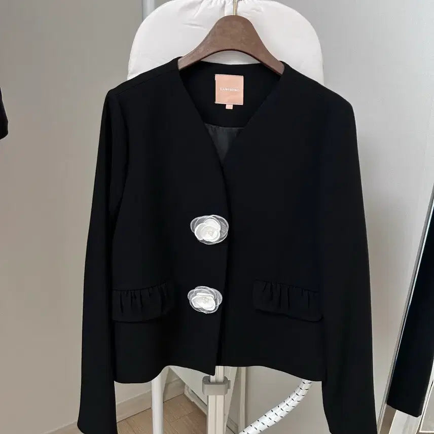 [BUNJANG] GANISONG Flower Corsage Black Collarless Jacket / [미착용새상품] 가니송 플라워 코사지 블랙 노카라 자켓