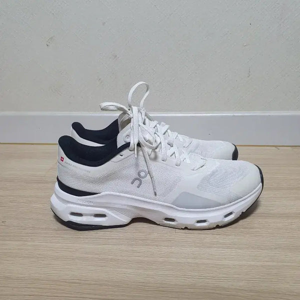 [BUNJANG] On Running Cloud Pulse 2 Training Shoes Size 300 / 온러닝 클라우드 펄스2 트레이닝화 300
