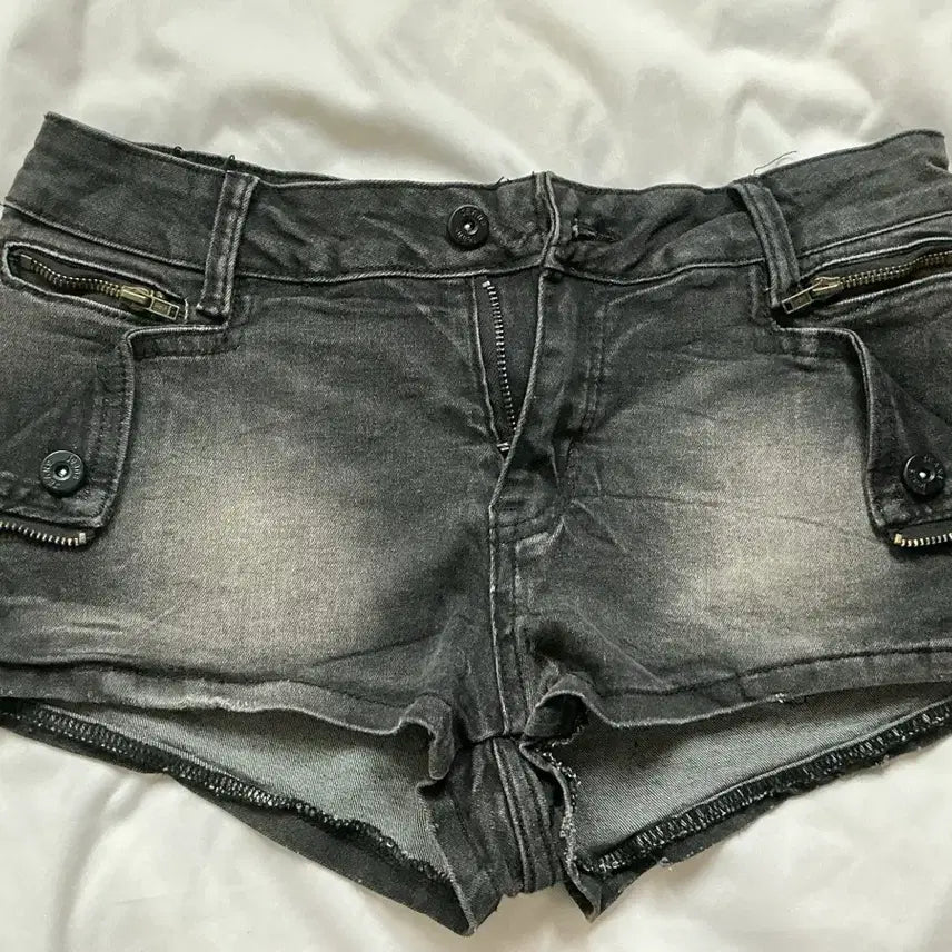 [BUNJANG] Black Vintage Jisoo Shorts / 검정색 빈티지 지수 반바지