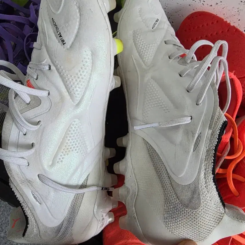 [BUNJANG] King20 Ultimate MG Soccer Cleats - White, Size 255 / 킹20  얼티메이트mg 255