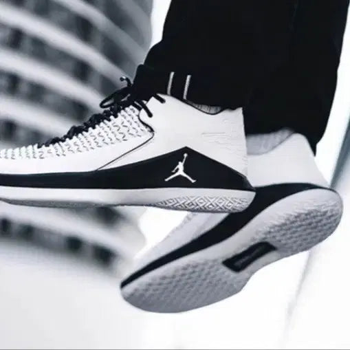 [BUNJANG] Nike Air Jordan XXXII Low 280mm Sneakers / 나이키 에어 조던 XXXII 로우 280mm