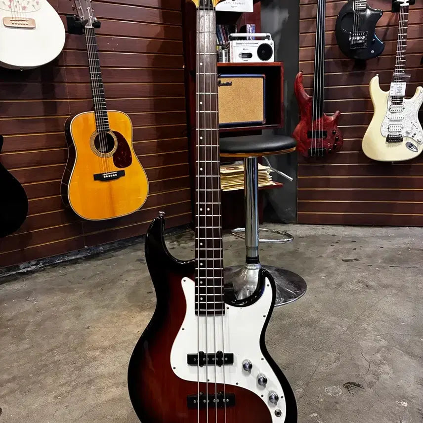 [BUNJANG] Greg Bennett Fairlane Jazz Bass Guitar / [직거래만] 그렉베넷 페어레인 베이스 기타