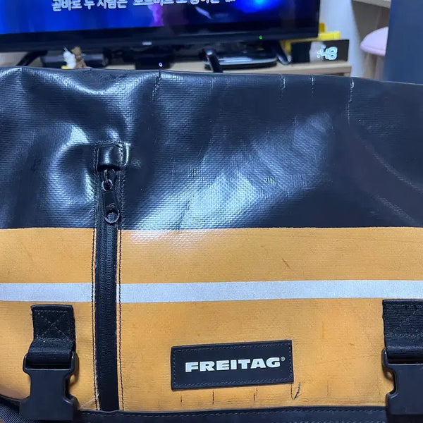 [BUNJANG]  Freitag F17 Joe Messenger Bag Black/Yellow / 프라이탁 F17 조(joe) 메신저백 블랙/옐로우