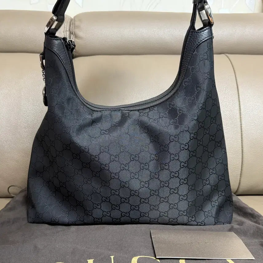 [BUNJANG] Gucci GG Interlocking Charm Nylon Hobo Shoulder Bag Black / 구찌 GG 인터로킹 참 나일론 호보백 숄더백 블랙