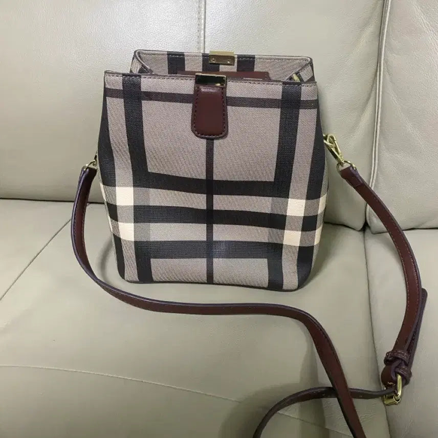 [BUNJANG] JISEN Bucket Cross Bag / 지센 크로스백 버킷백