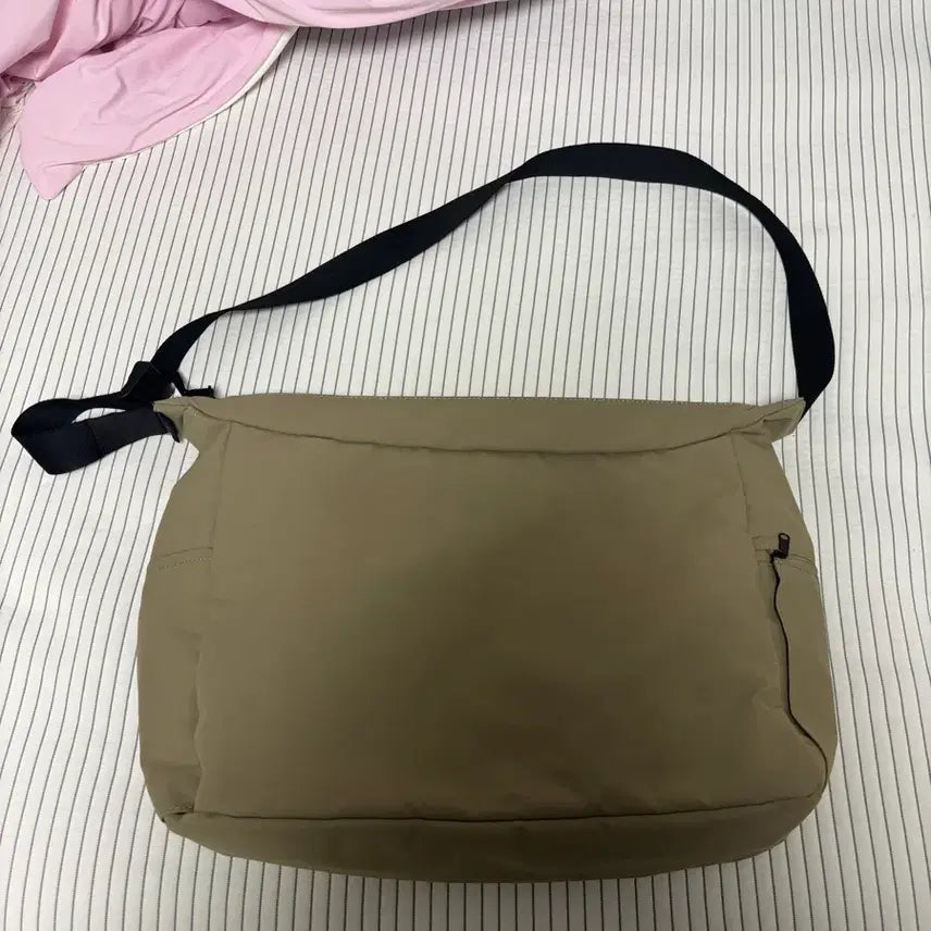 [BUNJANG] Large Capacity Crossbody Bag / (새상품)대용량 크로스백