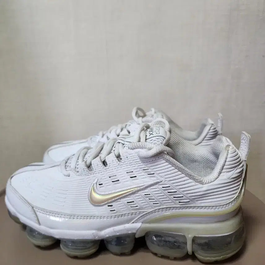 [BUNJANG] Nike Air Vapormax 360 White Yellow Pearl Logo Sneakers (235mm) / >>상태최상<<  나이키 에어 베이퍼맥스 360 화이트 235 팝니다