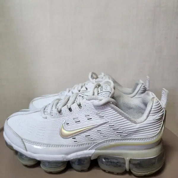[BUNJANG] Nike Air Vapormax 360 White Yellow Pearl Logo Sneakers (235mm) / >>상태최상<<  나이키 에어 베이퍼맥스 360 화이트 235 팝니다