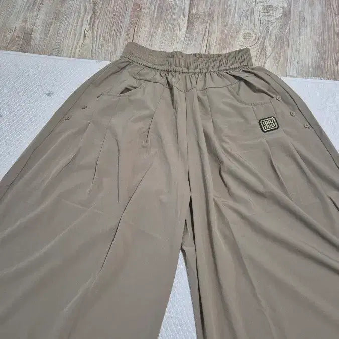 [BUNJANG] Comfortable Wide-Leg Pants with Button Detail / 쫙쫙 늘어나고 시원한 통바지