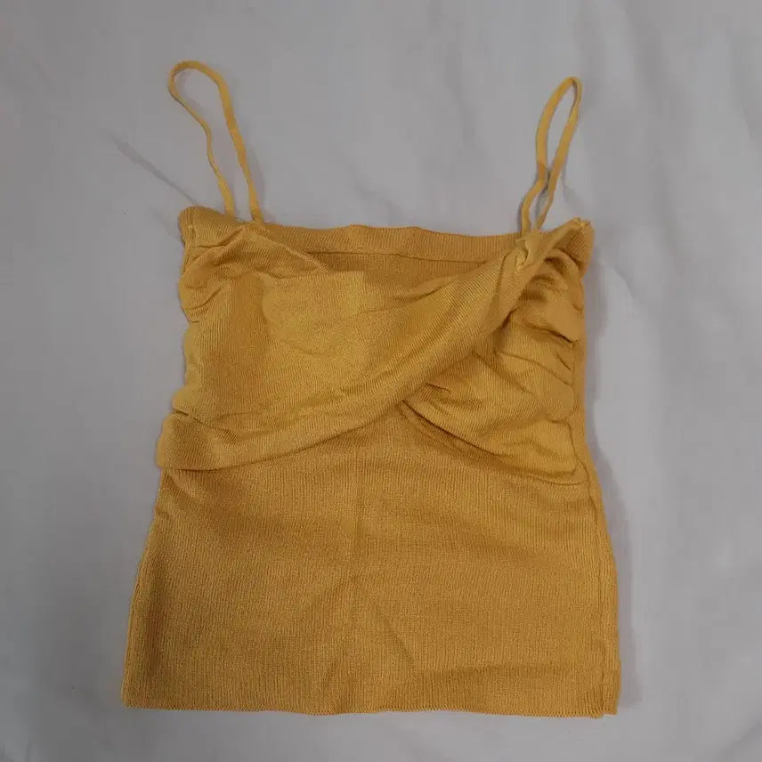 [BUNJANG] Yellow Shirring Twisted Halter Neck Top / 옐로우 셔링 끈나시 꼬임 랩 탑 민소매
