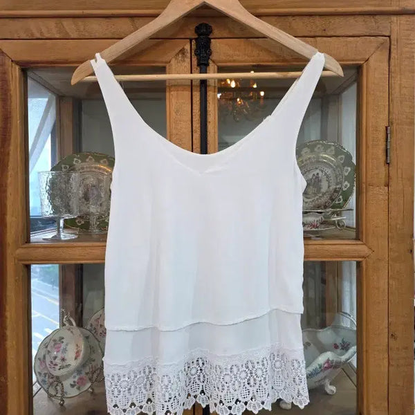 [BUNJANG] Crochet Lace Layered Bustier Cami Top - White / [FREE] 레이어드템!! 크로셰 레이스 밑단 레이어드 뷔스티에 나시 (화이트)