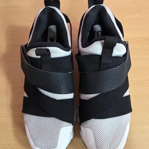 [BUNJANG] Spider-Man Black/White Sneakers Size 265 / 스파이더맨 운동화 블랙/화이트  사이즈  265