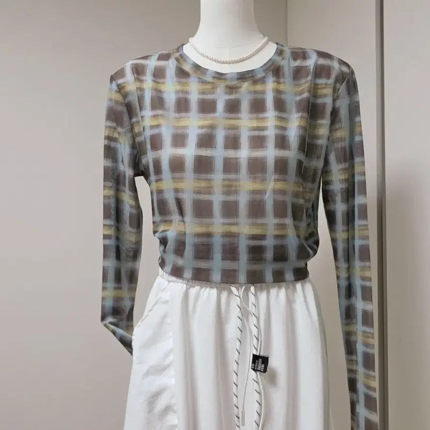 [BUNJANG] Checkered Long-Sleeve Mesh T-Shirt / 체크 무늬 긴팔 망사티셔츠