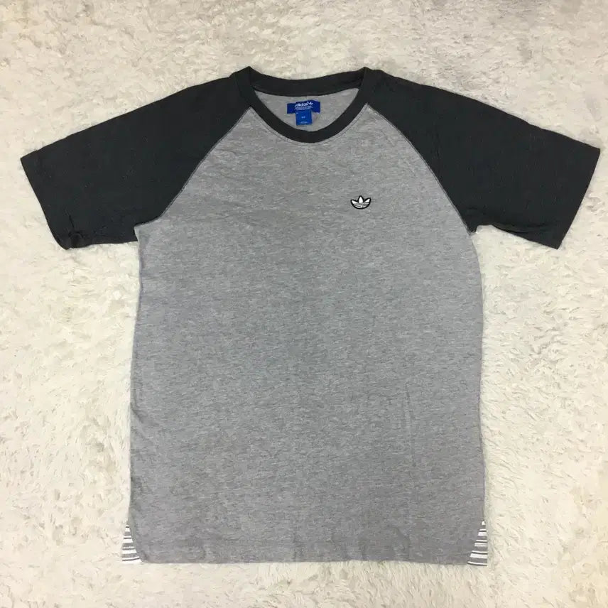 [BUNJANG] Adidas Small Logo T-Shirt / 아디다스 스몰로고 반팔티 만원샵 GG21