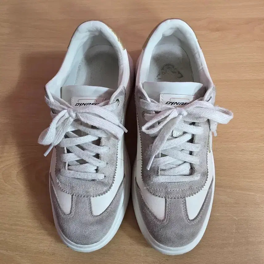 [BUNJANG] Dynafit Sneakers Women's White Gold Shoes Size 245 / 다이나핏 스니커즈 여자 화이트 골드 신발 사이즈 545