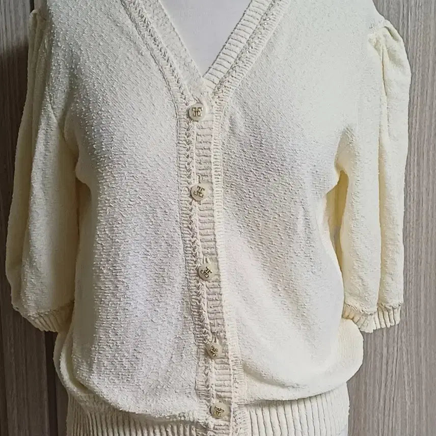 [BUNJANG] TIME Ivory Color Block Cardigan / TIME아이보리 배색 가디건
