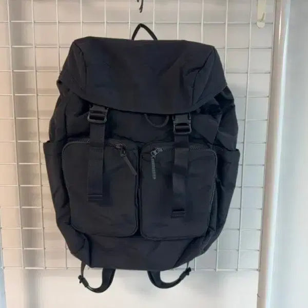 [BUNJANG] Uniqlo Multi-Pocket Backpack / 유니클로 멀티포켓 백팩