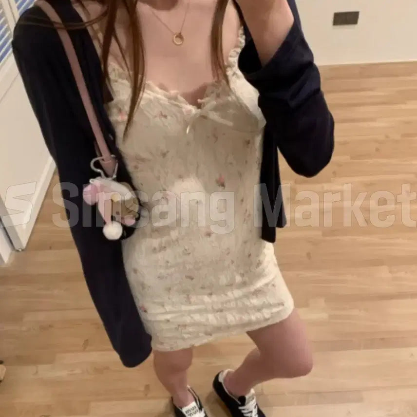 [BUNJANG] Rose Flower Span Lace Ribbon Ruffle Adjustable Strap Dress / [빠른발송] 잘라유원피스 로즈 플라워 스판 레이스 리본 프릴 끈조절