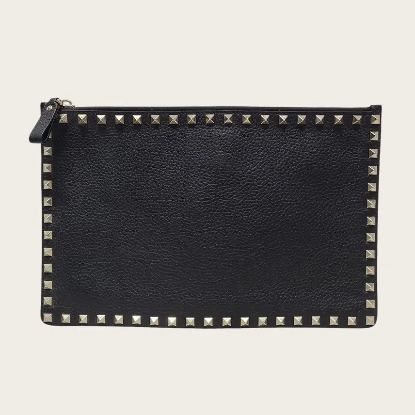 [BUNJANG] Valentino Black Grained Leather Garavani Rockstud Clutch Bag / 발렌티노 블랙 그레인 레더 가라바니 락스터드 클러치백