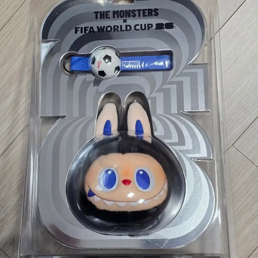 [BUNJANG] LABUBU The Monsters FIFA World Cup Earphone Bag Keychain / 라부부 더몬스터즈 FIFA 피파 월드컵 이어폰백 키링 판매합니다.