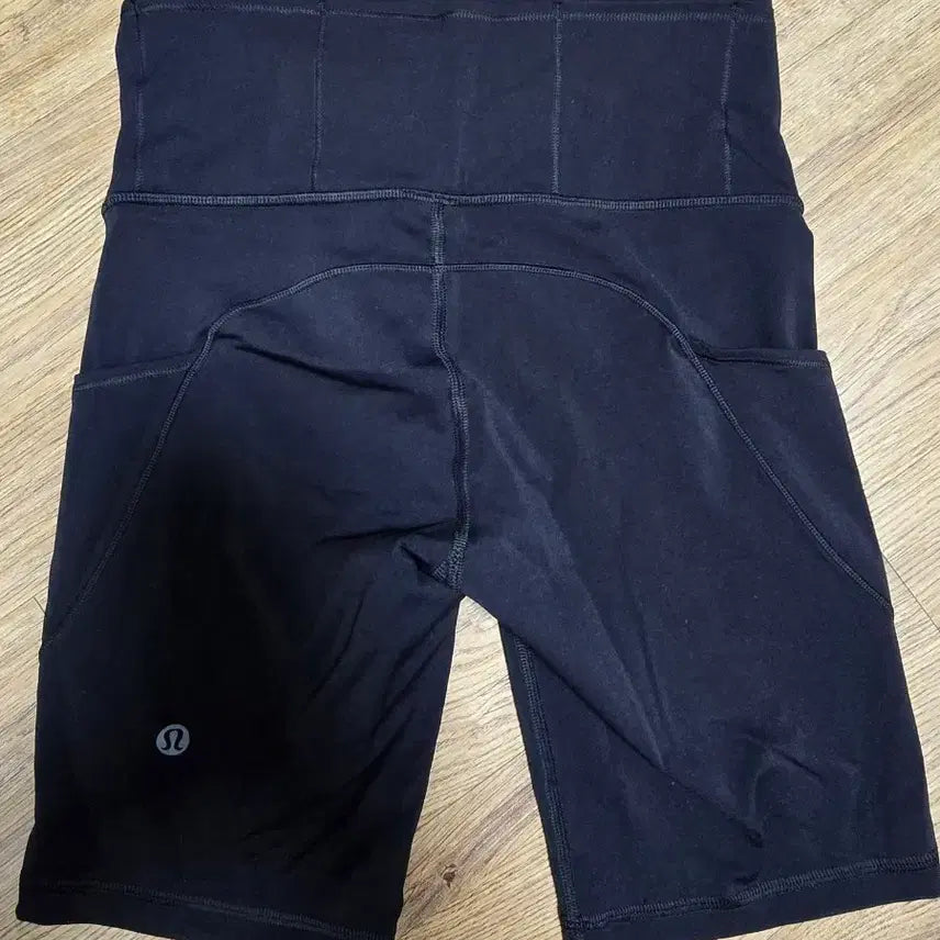 [BUNJANG] Lululemon Wonder Train High-Rise Shorts with Pockets 8" - Black, Size 4 / 룰루레몬 쇼츠(4사이즈)