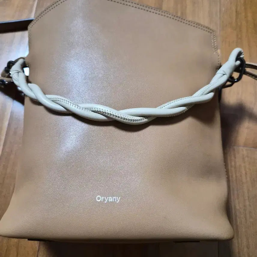 [BUNJANG] Oryany Madeleine Bucket Bag / 오야니 마들렌 버킷백