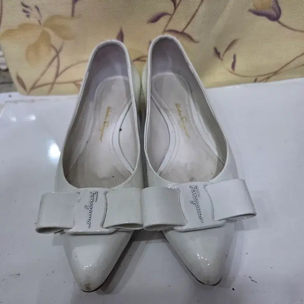 [BUNJANG] Salvatore Ferragamo Vara Flat Shoes White / #신발페라가모 바라 플랫슈즈 화이트