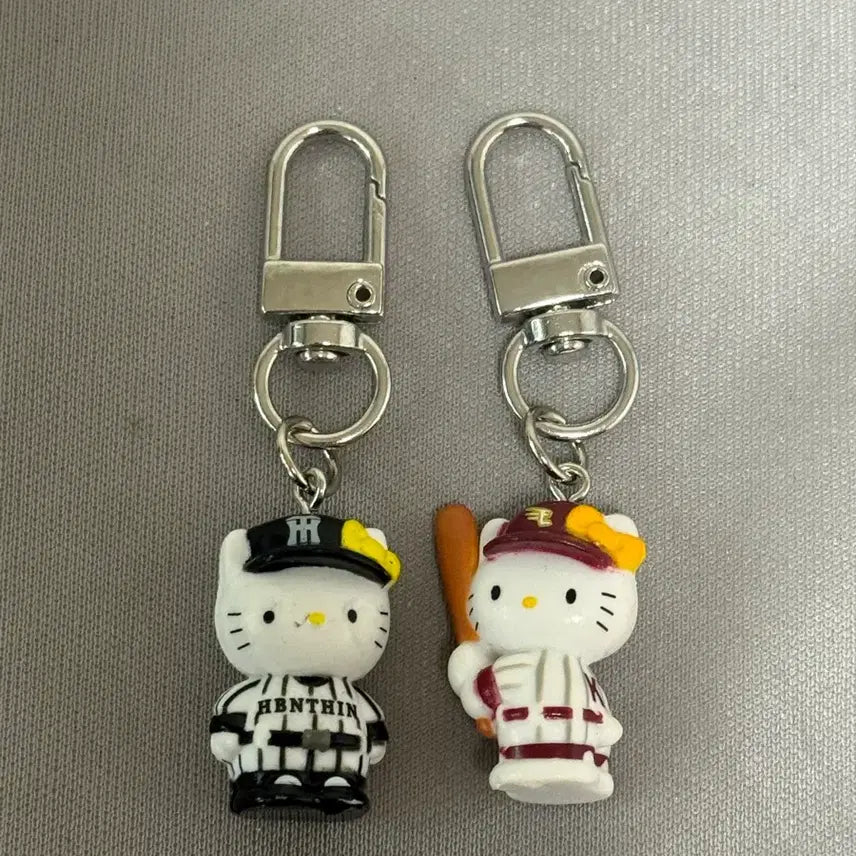 [BUNJANG] Hello Kitty Baseball Keychain Set (2 pcs) / 헬로키티 야구 키링 2개 세트