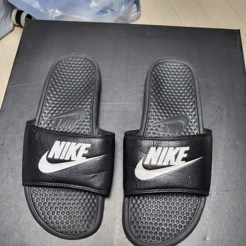 [BUNJANG] Nike Black Slippers 280mm / 나이키 검정색 슬리퍼 280mm 상태좋음