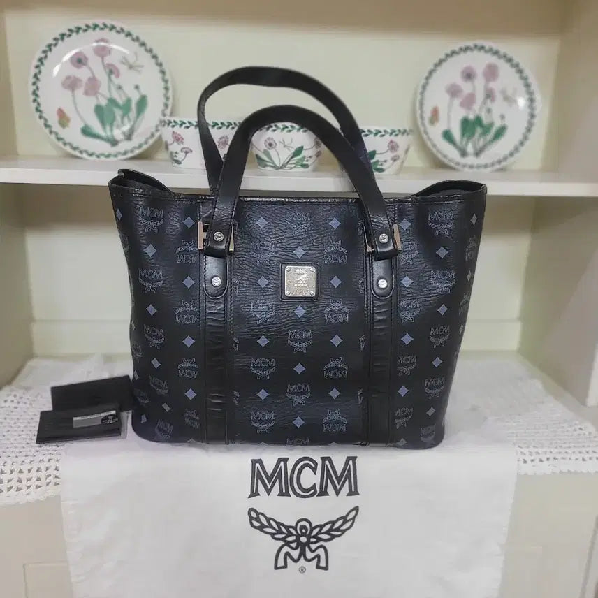 [BUNJANG] MCM Visetos Black Shoulder Bag with Certificate of Authenticity / 정품 MCM 비세토스  블랙 숄더백 +보증서