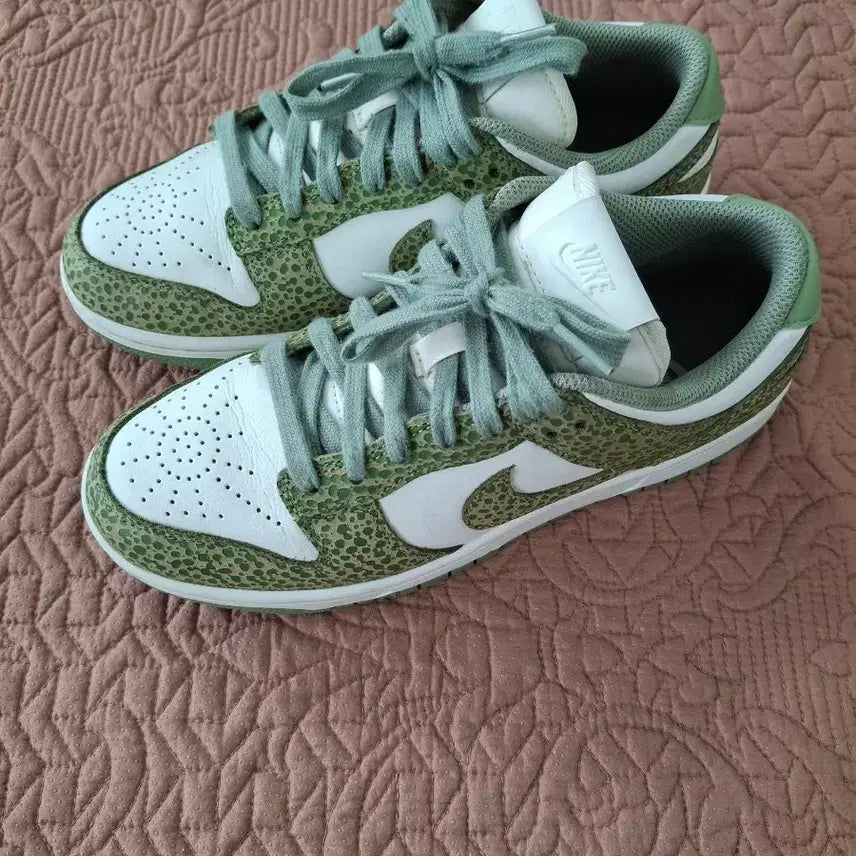 [BUNJANG] Nike Dunk Low Premium Oil Green Women's Sneakers 245 / 245 나이키 덩크 로우 그린 여성 스니커즈 운동화 [2303]