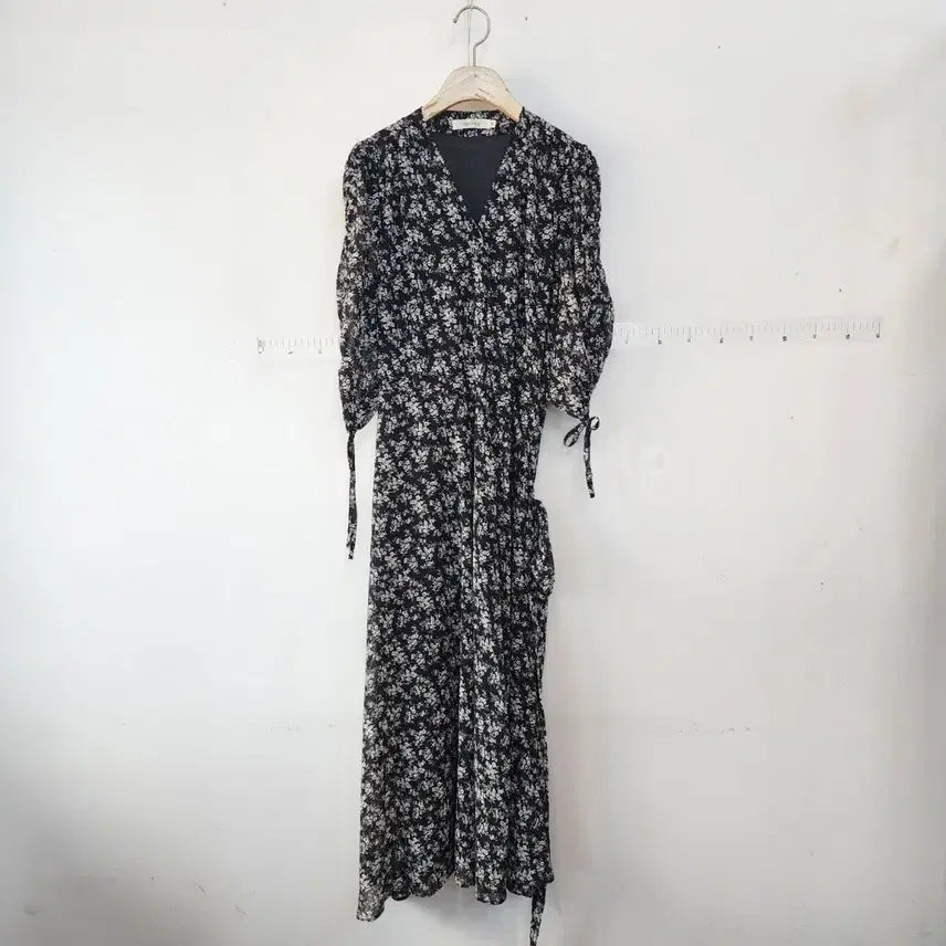 [BUNJANG] Chic Line Floral Pattern Wrap Dress / 쉬크라인 플로럴 패턴 랩 원피스