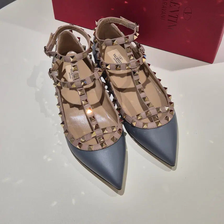 [BUNJANG] Valentino Garavani Rockstud Flat Shoes Grey Beige Size 38 / (38)발렌티노 가라바니 락스터드 플랫 슈즈 그레이 베이지