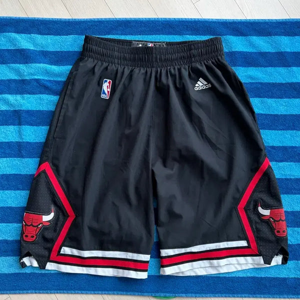 [BUNJANG] Adidas Chicago Bulls Basketball Shorts (M) / Adidas 아디다스 시카고 불스 바스켓볼 쇼츠 M (30-32)