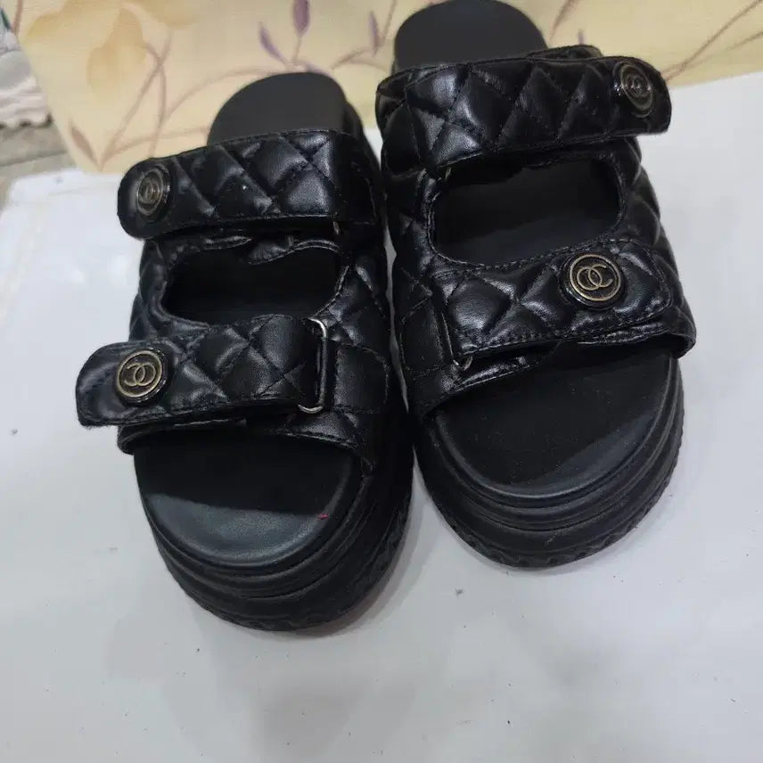 [BUNJANG] Quilted Velcro Platform Sandals Black / #신발매력적인  퀼팅 벨크로 플랫폼 샌들 블랙
