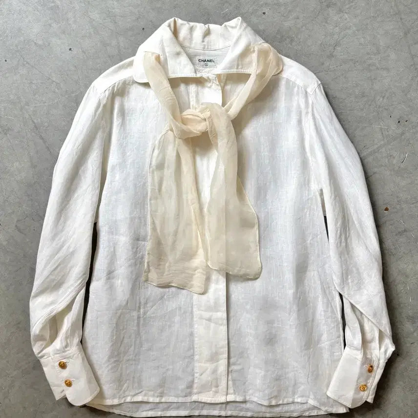 [BUNJANG] Chanel 90s White Linen Tie Blouse / Chanel 샤넬 90s 화이트 린넨 타이 블라우스 셔츠