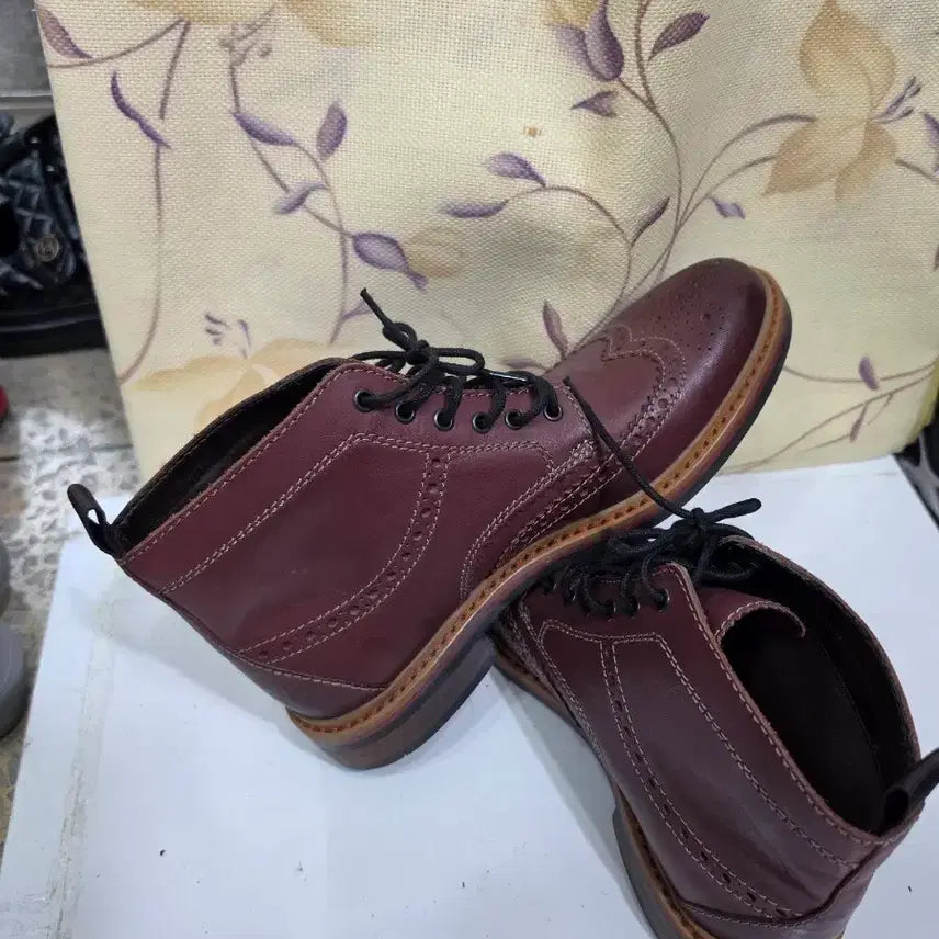 [BUNJANG] Clarks Wingtip Design Burgundy Leather Boots (Size 255) / #신발새상품입니다 클락스 윙팁 디자인의 버건디 색상 부츠
