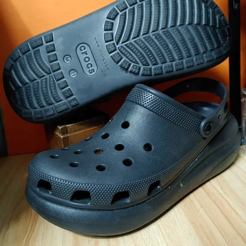 [BUNJANG] Crocs Classic Crush Clog M11 (US Size 285) / (거의새것)크록스 클래식 크러쉬 클로그(M11추천사이즈285)