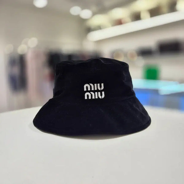 [BUNJANG] Miu Miu Black Velvet Bucket Hat / (S)미우미우 블랙 벨벳 버킷햇