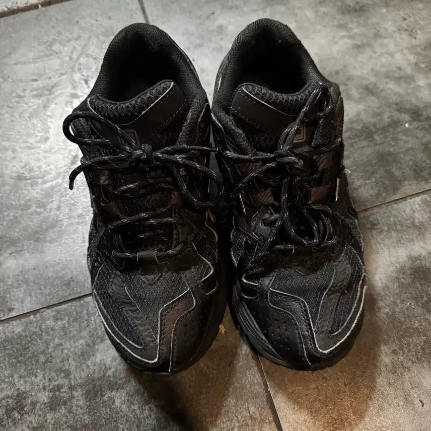 [BUNJANG] New Balance 1906 Sneakers / 뉴발란스 1906 235