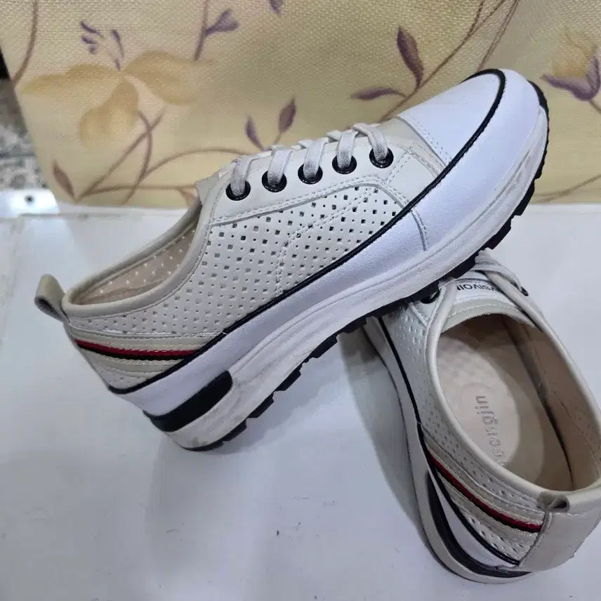 [BUNJANG] Myeongjin White Sneakers / #신발 깔끔한 화이트 색상의 Myeongjin 스니커즈