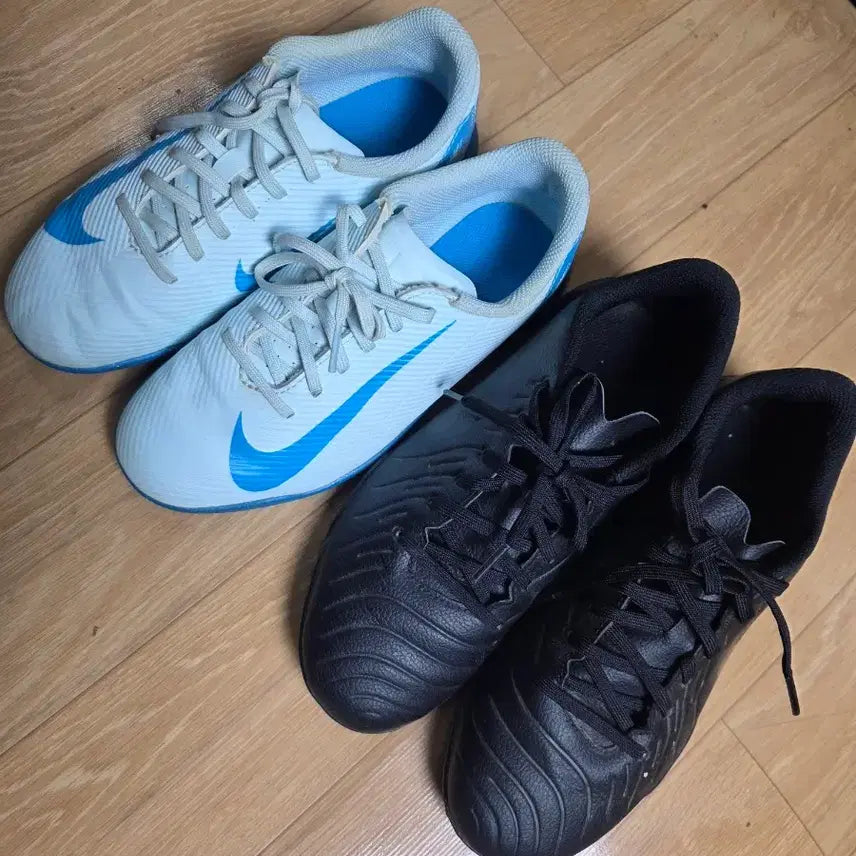 [BUNJANG] Nike Soccer Cleats (Set of 2) - Sky Blue/Black / 나이키 축구화 230.하늘색 .검정색240  2종 일괄 실착용1회 상태 좋아요