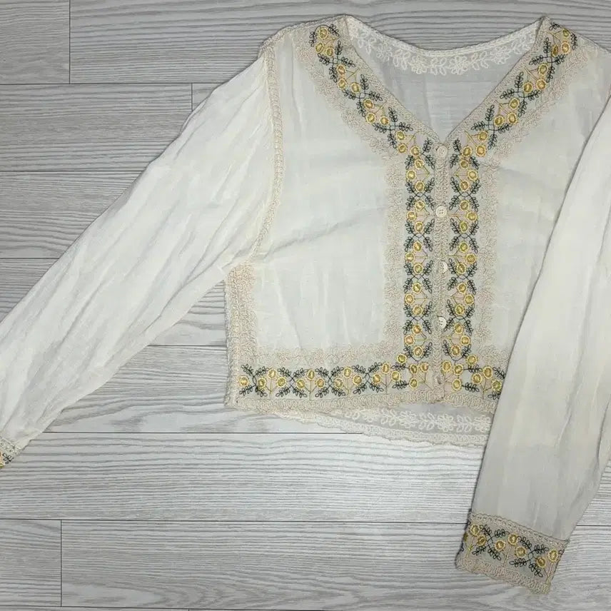 [BUNJANG] Hagumi Flower Embroidery Ivory Cardigan Blouse / 모리걸 하구미 꽃자수 아이보리 가디건 블라우스