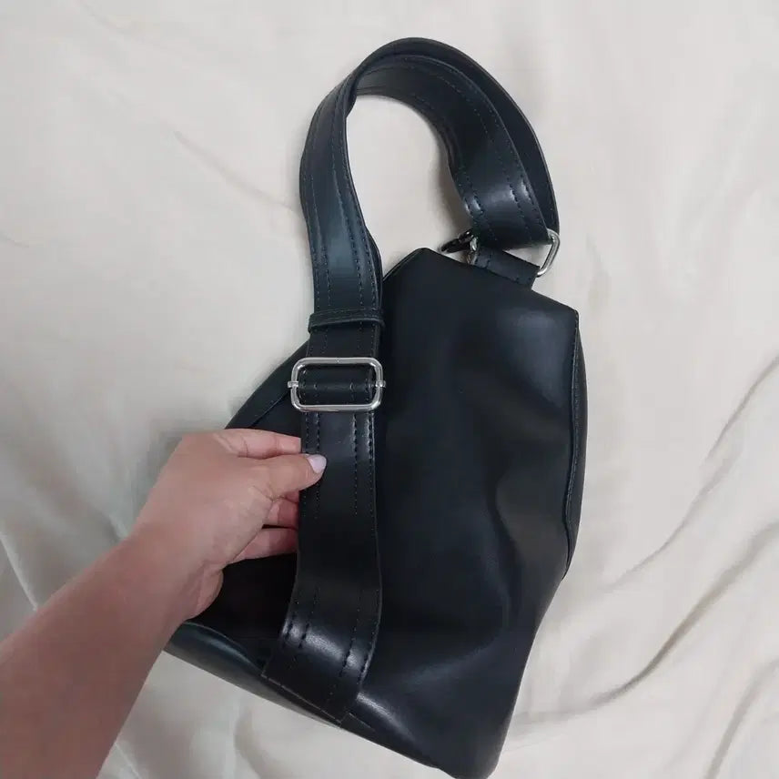 [BUNJANG] Modern Black Shoulder Bag / 모던한 블랙 숄더백